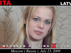 Грудастая блондинка из Латвии приехала в Москву на кастинг Вудмана